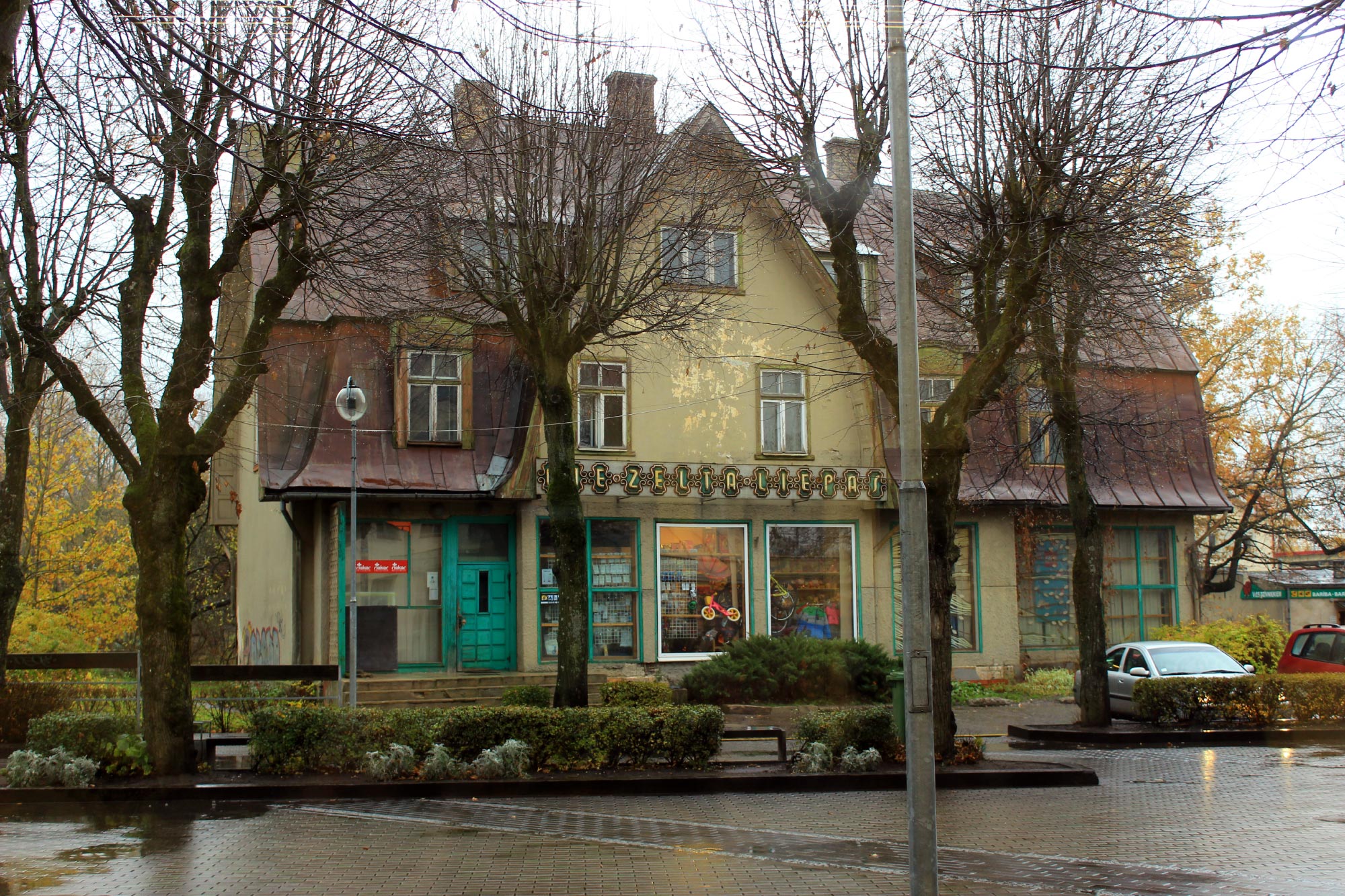 Pie Zelta Liepas, Ogre